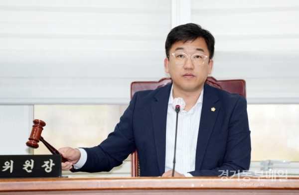 제319회 하남시의회 임시회에서 예산결산특별위원회 위원장을 맡은 임희도 의원.