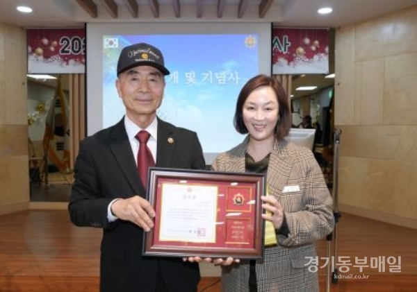 박진희 하남시의회 부의장은 무공수훈자회 하남시지회로부터 감사장을 받았다.